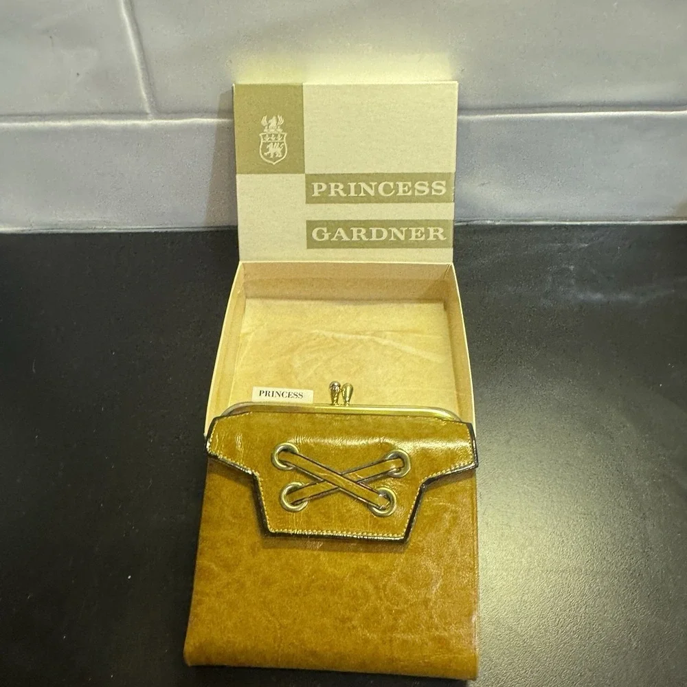 Vtg Princess Gardner Leather Wallet Kiss Lock  French Purse With Original Box